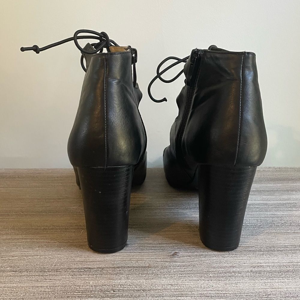 CL by Laundry Black Strappy Heels - Picture 4 of 5